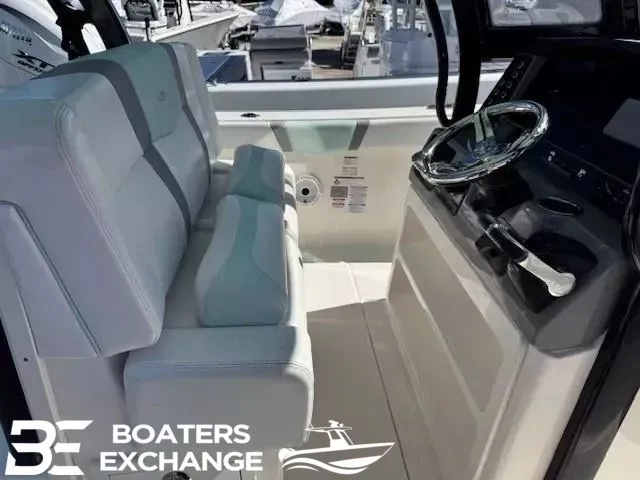 Slide: The Image of Robalo R272 Center Console 2019 - 6