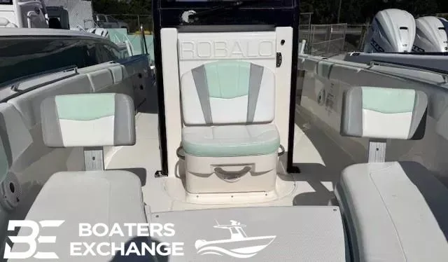 Slide: The Image of Robalo R272 Center Console 2019 - 8