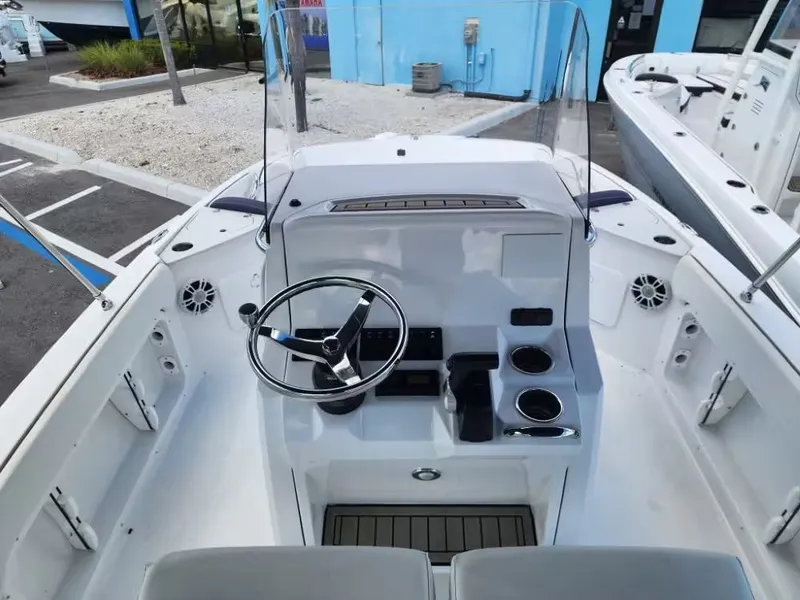 Slide: The Image of Stingray 206 CC 2025 - 8