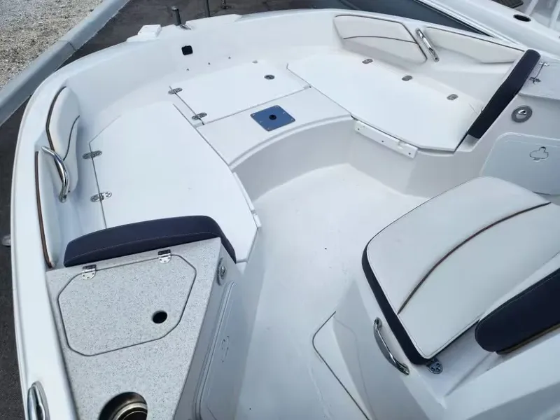 Slide: The Image of Stingray 206 CC 2025 - 9