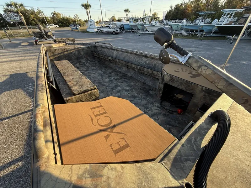 Slide: The Image of Excel 1754 Shallow Water F4 Pro 2026 - 6