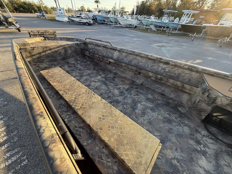 Slide: The Image of Excel 1754 Shallow Water F4 Pro 2026 - 7