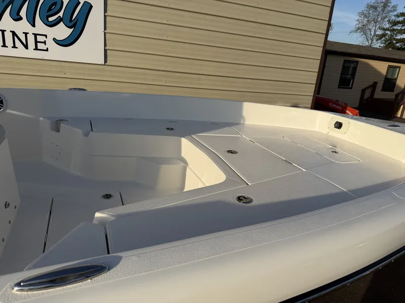 Slide: The Image of Skeeter SX2350 2026 - 8