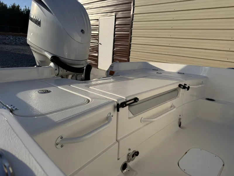 Slide: The Image of Skeeter SX2350 2026 - 3