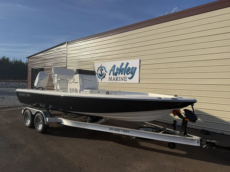 Slide: The Image of Skeeter SX221 2026 - 2