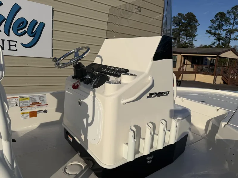 Slide: The Image of Skeeter SX221 2026 - 9