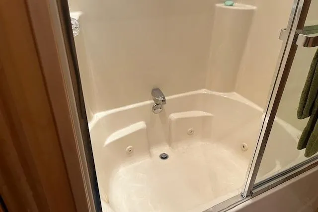 Slide: The Image of Compact shower area in 2008 Fantasy Houseboat with white fixtures and glass door. - 26