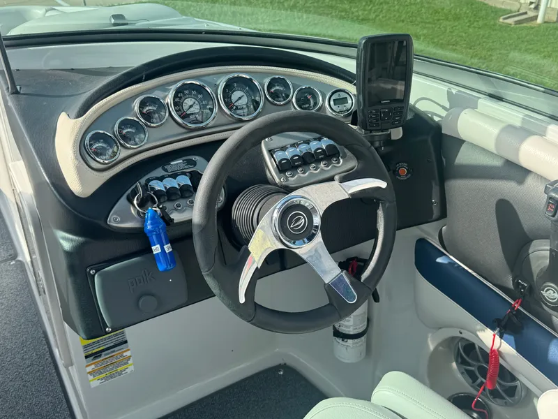 Slide: The Image of Crownline Boats Eclipse E4 2014 - 12