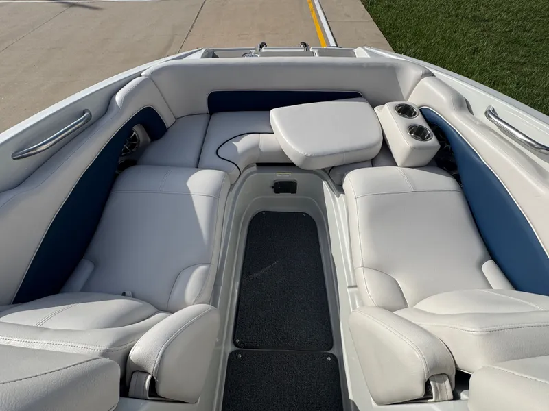 Slide: The Image of Crownline Boats Eclipse E4 2014 - 16