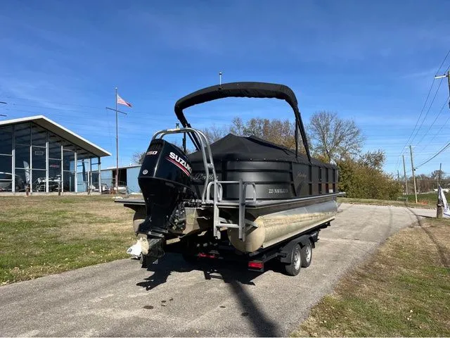 Slide: The Image of Bentley Pontoons 223 NAVIGATOR 2021 - 4