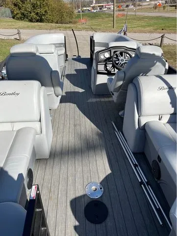 Slide: The Image of Bentley Pontoons 223 NAVIGATOR 2021 - 6