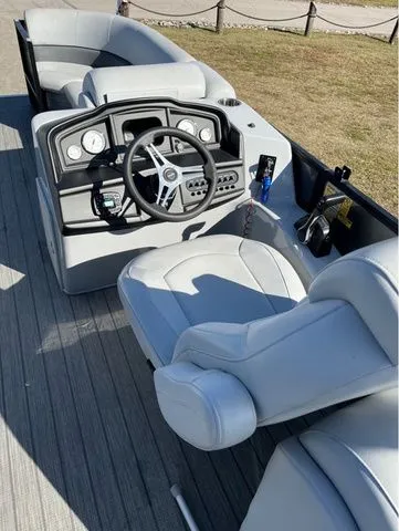 Slide: The Image of Bentley Pontoons 223 NAVIGATOR 2021 - 7