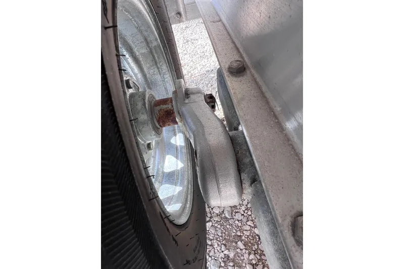 Slide: The Image of Close-up of a Parker 2510 Walkaround 2005 trailer wheel and axle. - 15