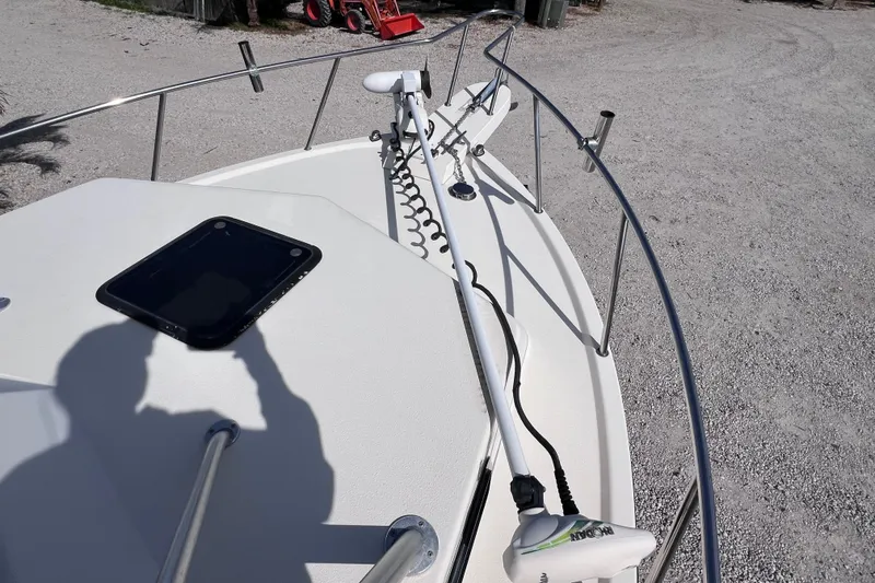 Slide: The Image of 2005 Parker 2510 Walkaround boat deck with railing and trolling motor. - 44