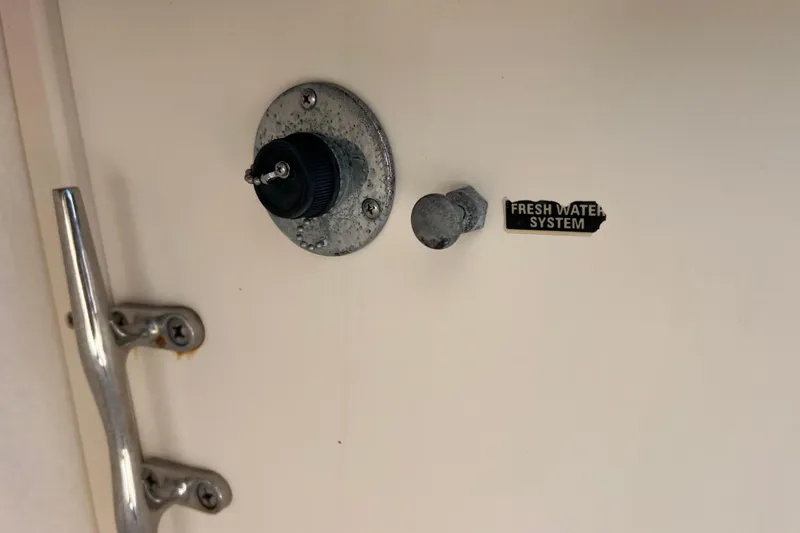 Slide: The Image of Fresh water system control on 2005 Parker 2510 Walkaround boat. - 54