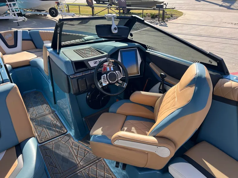 Slide: The Image of Tigé 25ZX 2022 - 10