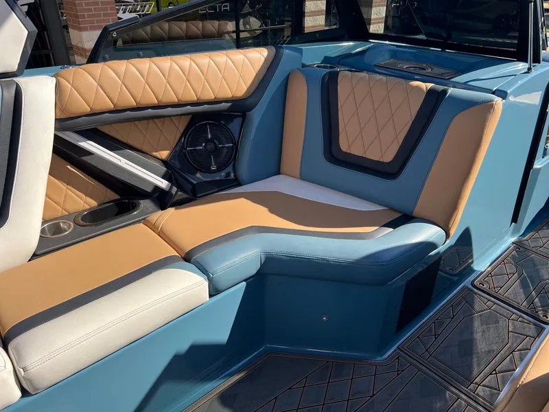 Slide: The Image of Tigé 25ZX 2022 - 11