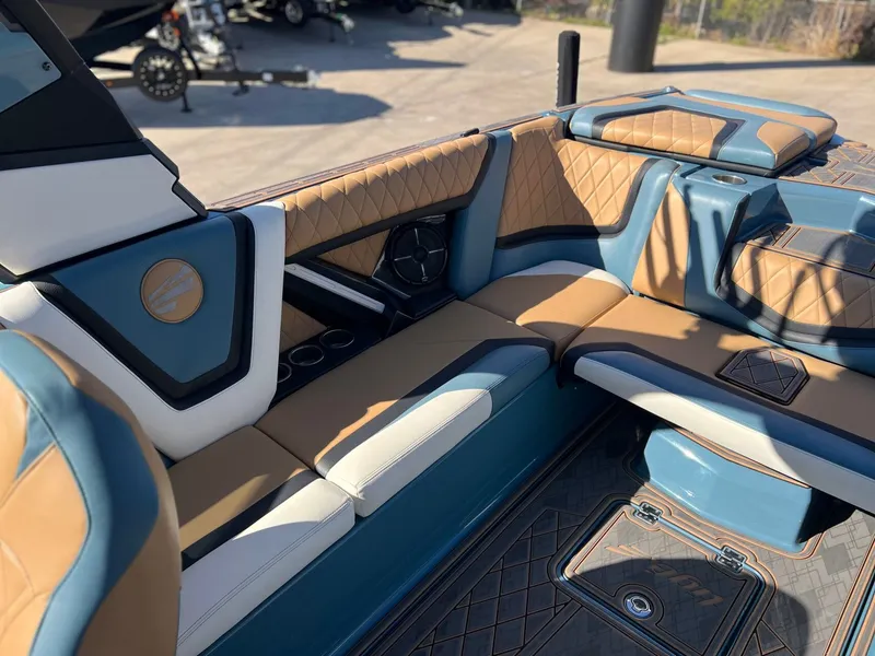 Slide: The Image of Tigé 25ZX 2022 - 12