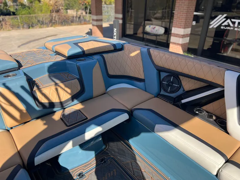 Slide: The Image of Tigé 25ZX 2022 - 16