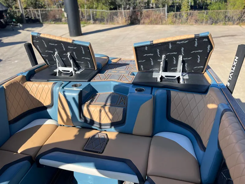 Slide: The Image of Tigé 25ZX 2022 - 17