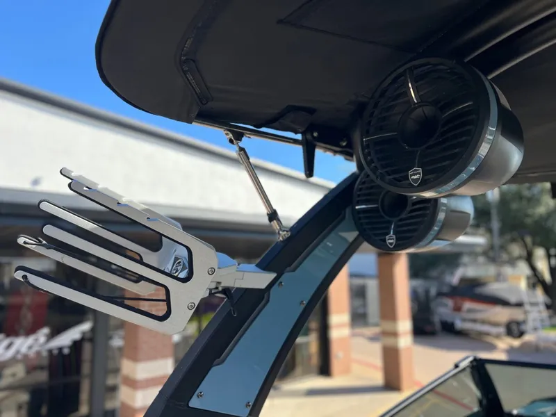 Slide: The Image of Tigé 25ZX 2022 - 18