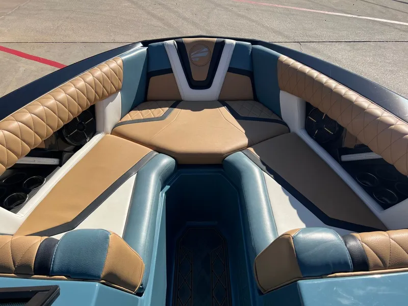 Slide: The Image of Tigé 25ZX 2022 - 19