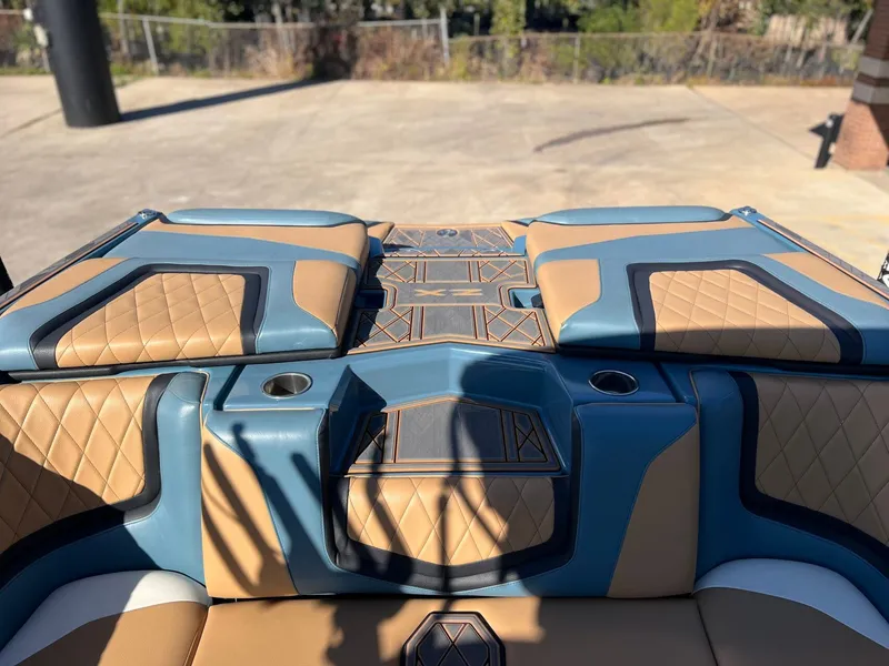 Slide: The Image of Tigé 25ZX 2022 - 8