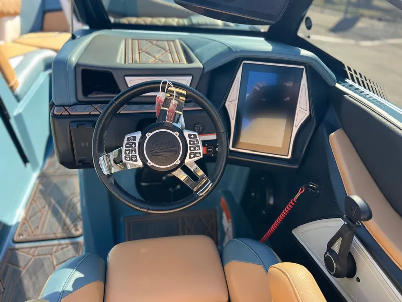 Slide: The Image of Tigé 25ZX 2022 - 9