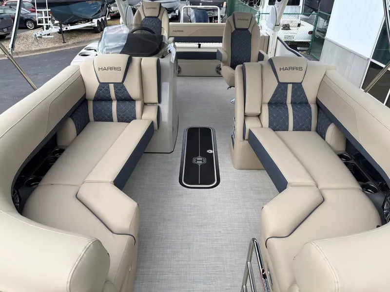 Slide: The Image of Harris Grand Mariner 230 2026 - 11