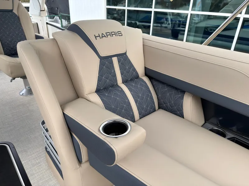 Slide: The Image of Harris Grand Mariner 230 2026 - 14