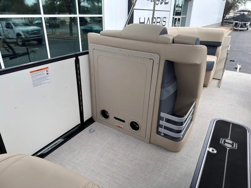 Slide: The Image of Harris Grand Mariner 230 2026 - 15