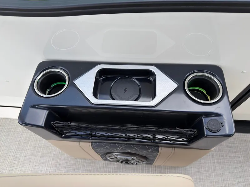 Slide: The Image of Harris Grand Mariner 230 2026 - 19