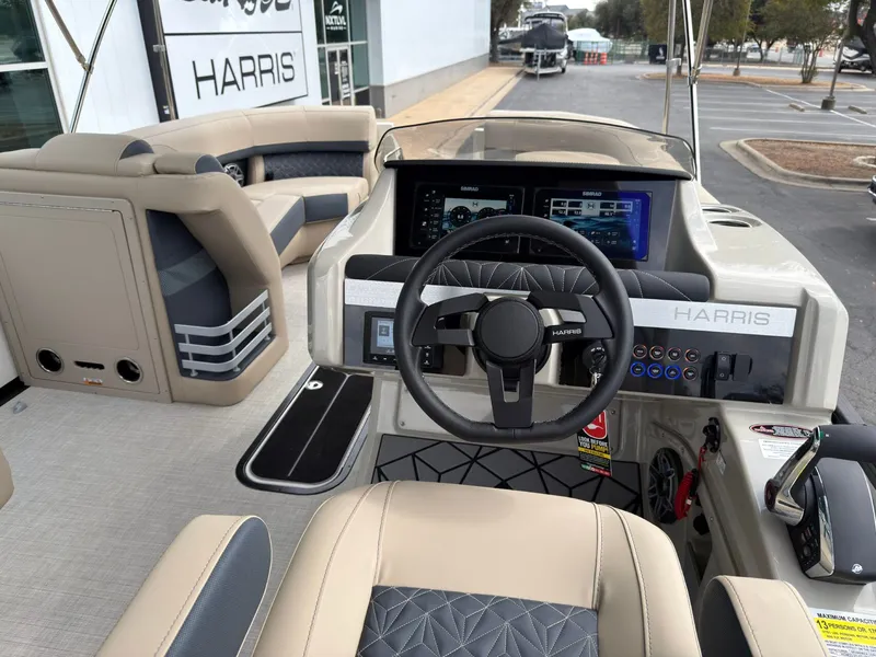 Slide: The Image of Harris Grand Mariner 230 2026 - 21