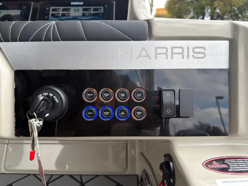 Slide: The Image of Harris Grand Mariner 230 2026 - 24