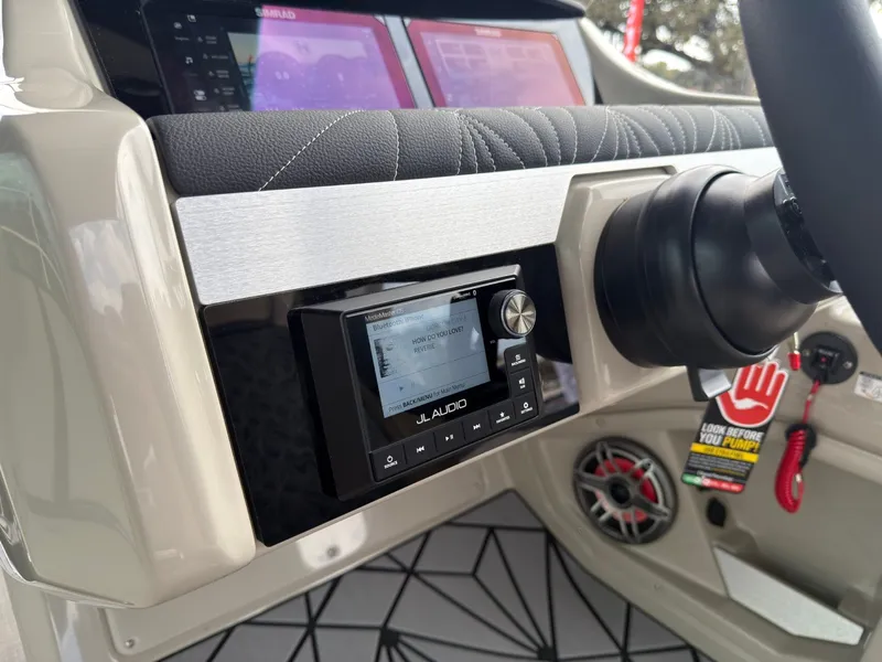 Slide: The Image of Harris Grand Mariner 230 2026 - 26