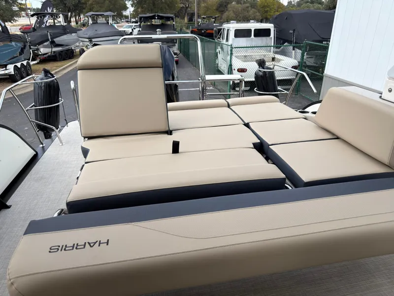 Slide: The Image of Harris Grand Mariner 230 2026 - 30