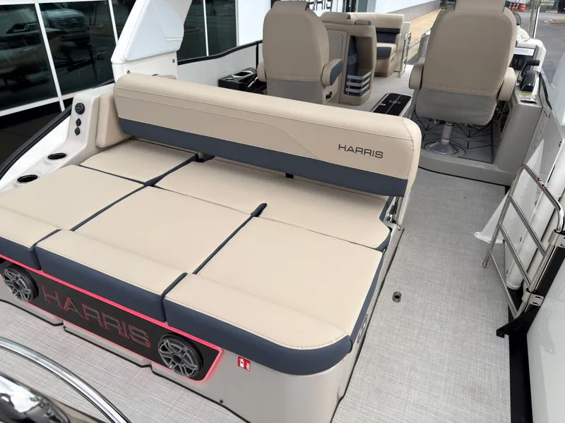 Slide: The Image of Harris Grand Mariner 230 2026 - 33