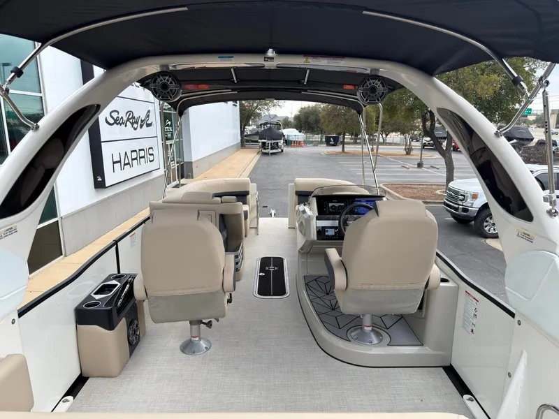 Slide: The Image of Harris Grand Mariner 230 2026 - 34