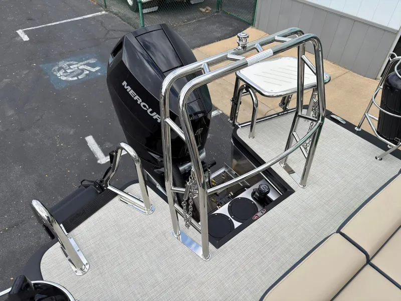 Slide: The Image of Harris Grand Mariner 230 2026 - 35