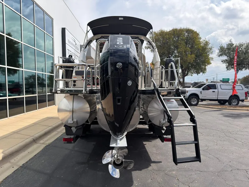 Slide: The Image of Harris Grand Mariner 230 2026 - 4