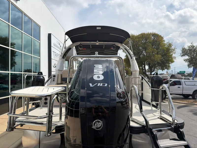 Slide: The Image of Harris Grand Mariner 230 2026 - 5