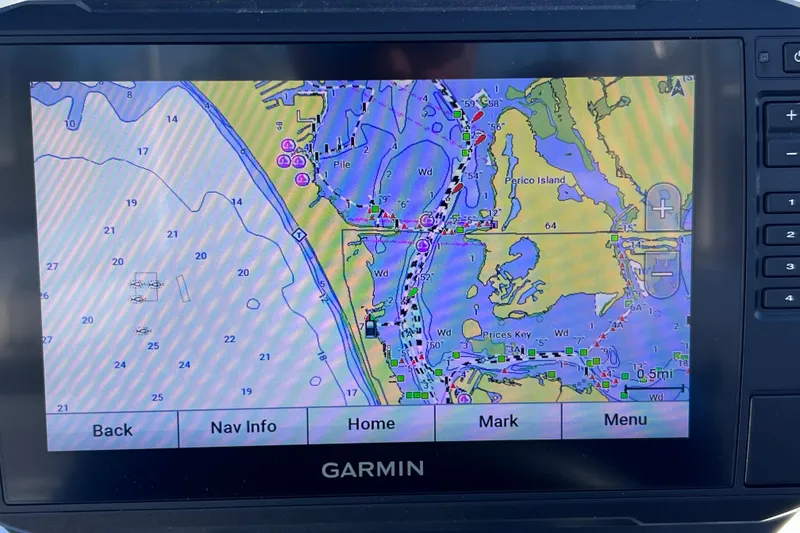Slide: The Image of Garmin GPS displaying nautical map on Tahoe 450 TS, 2019 model. - 40