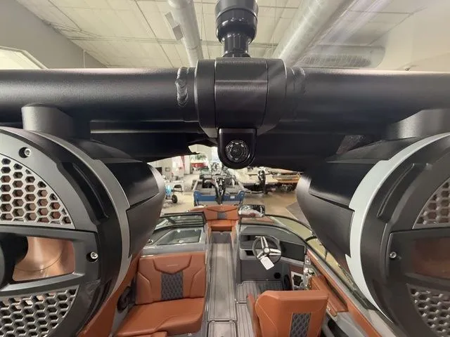 Slide: The Image of MasterCraft XT22 2025 - 13