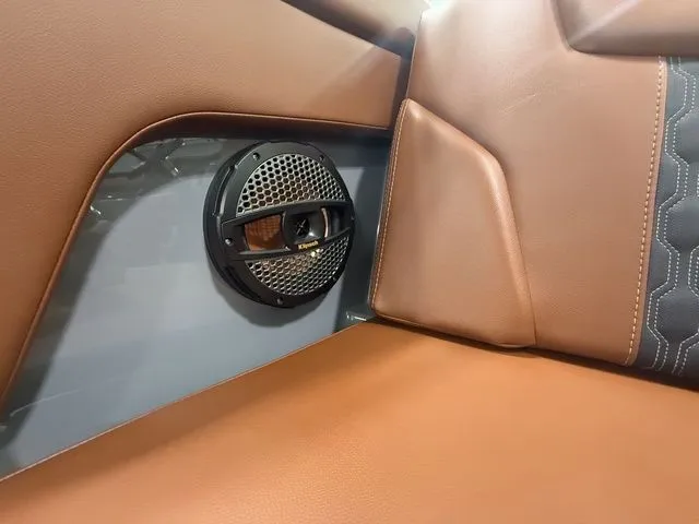 Slide: The Image of MasterCraft XT22 2025 - 14