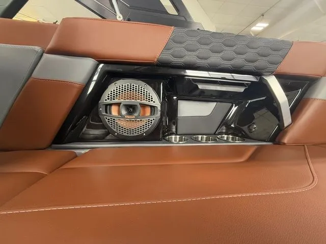 Slide: The Image of MasterCraft XT22 2025 - 19