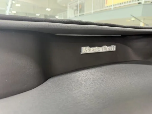 Slide: The Image of MasterCraft XT22 2025 - 32