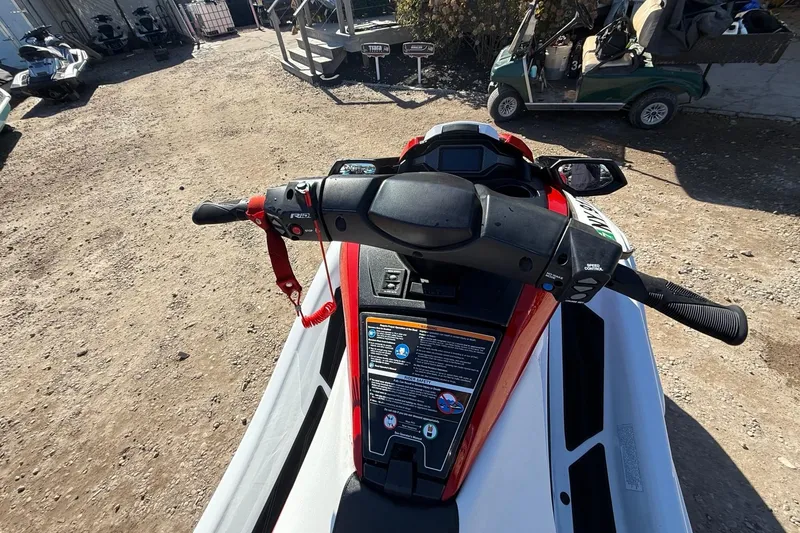 Slide: The Image of 2021 Yamaha WaveRunner FX Cruiser HO, top view of handlebars and controls. - 5