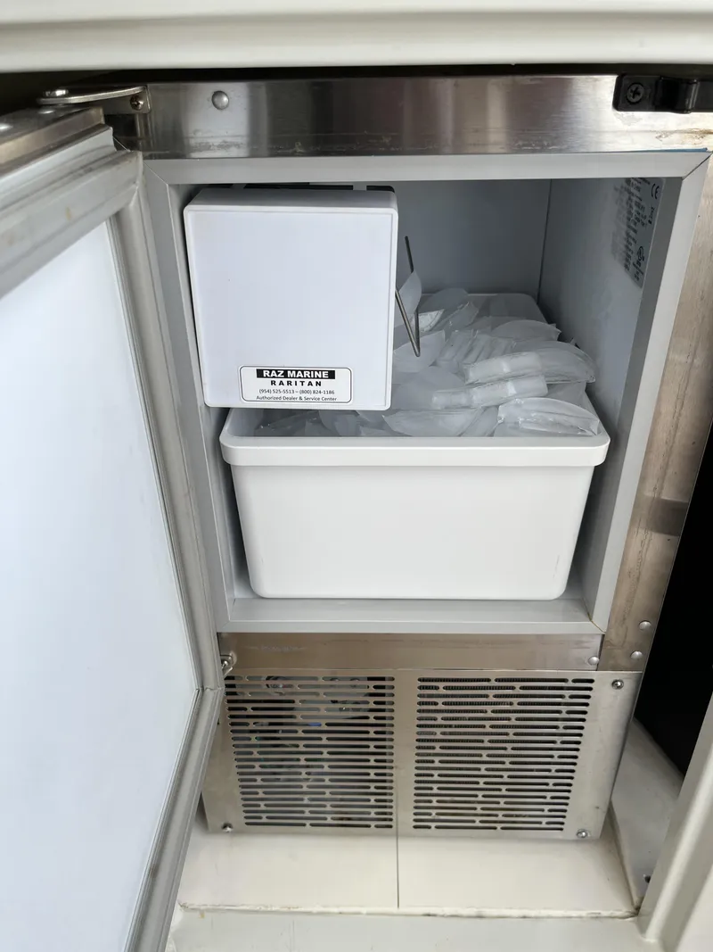 Slide: The Image of Azimut 62S 2008 - 54