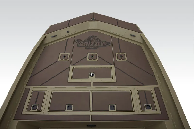 Slide: The Image of Tracker Grizzly 2072 CC 2026 - 16