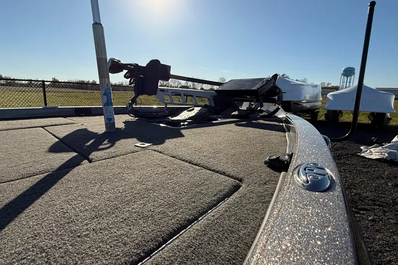 Slide: The Image of 2015 Ranger Z521C Ranger Cup Equipped boat, sunlit deck, outdoor storage. - 18